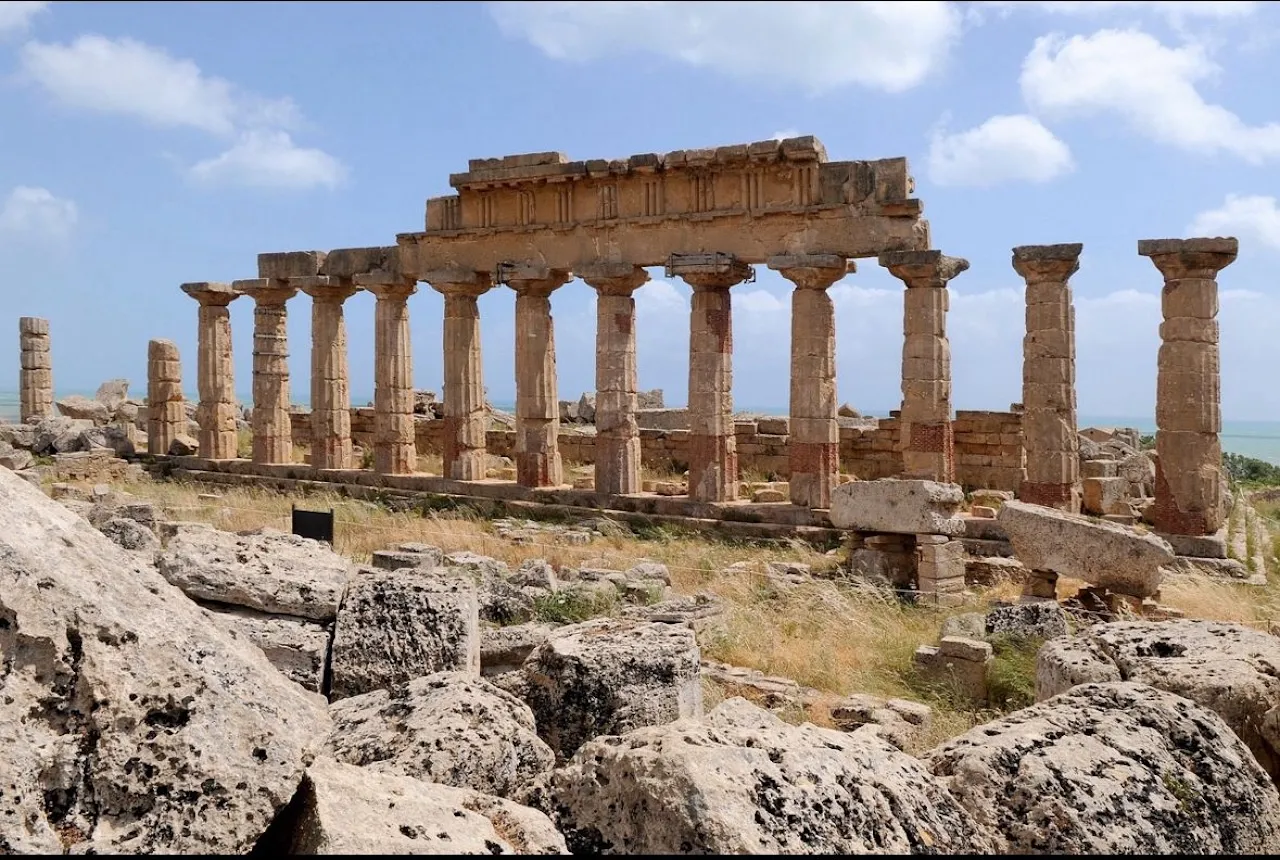 die Ruinen des Tempels E in Selinunte, einer antiken griechischen Stadt an der Südwestküste Siziliens von Persönlichkeitsentwicklung