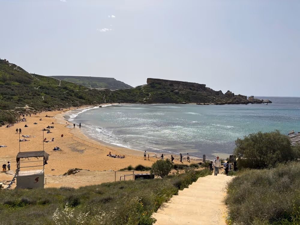 Għajn Tuffieħa Bay, von Persönlichkeitsentwicklung auch als Riviera Beach bekannt