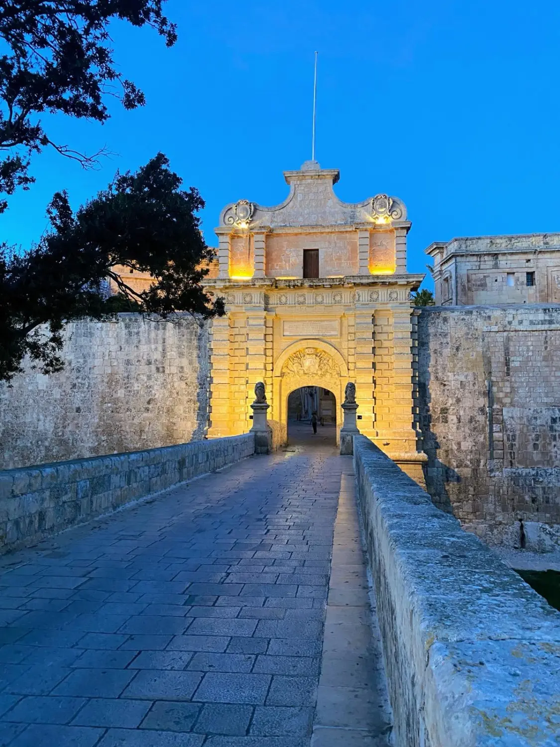 Dient als Haupteingang zur Festungsstadt Mdina auf Malta. Von Persönlichkeitsentwicklung